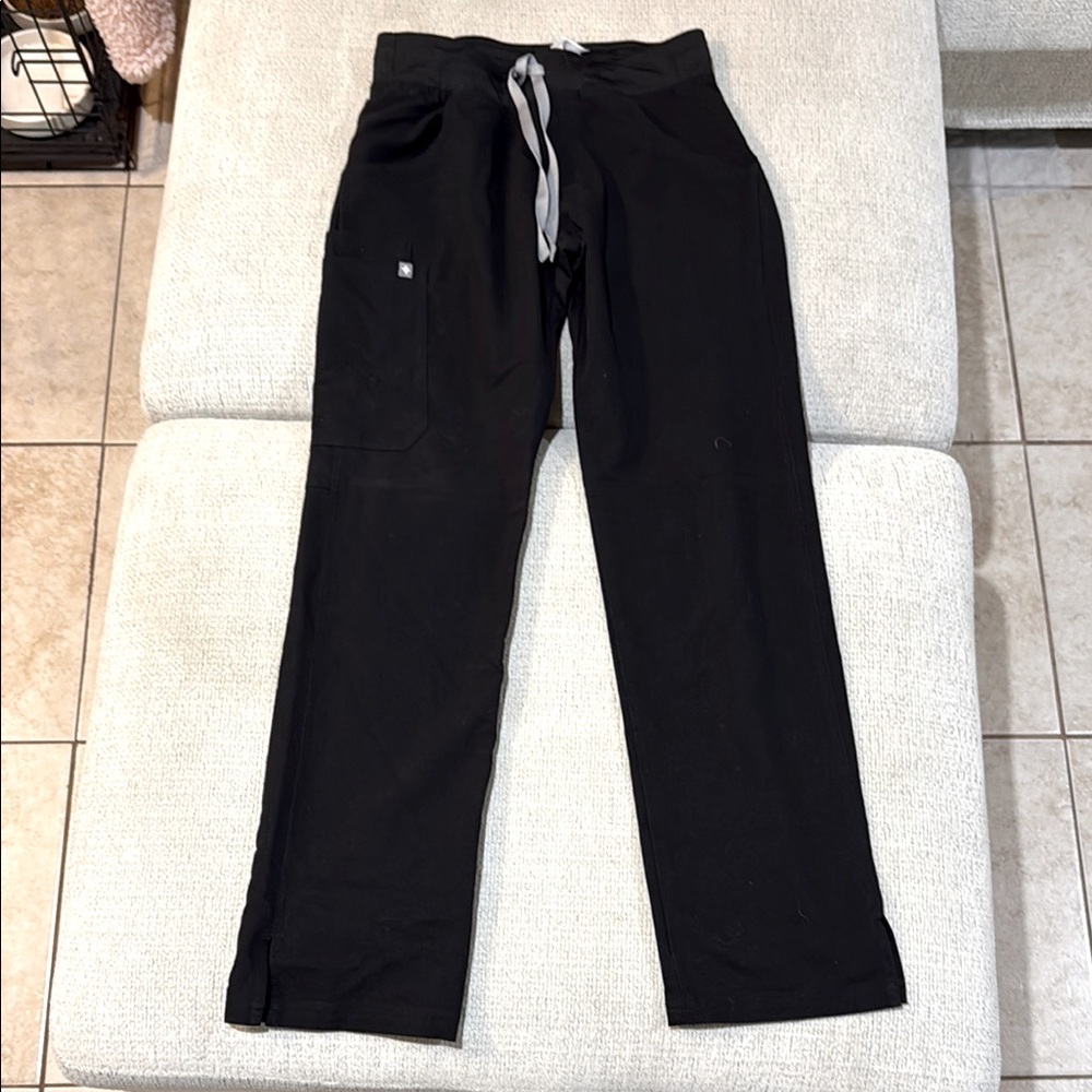 Black Kade Cargo Scrub Pants- FIGS